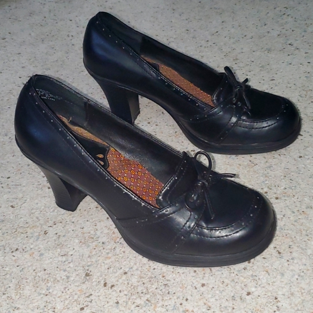 Size 9M Mudd Heels